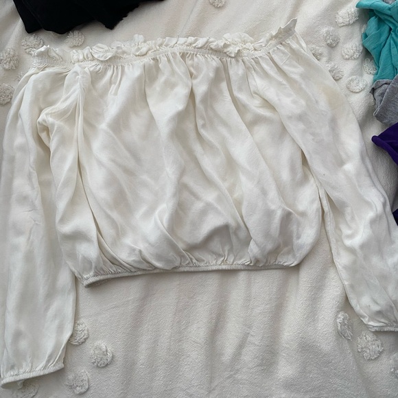 Brandy Melville over the shoulder long sleeve - Picture 3 of 4